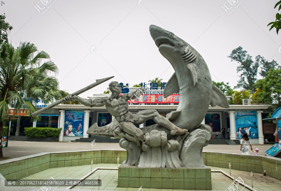 人鲨大战,雕塑