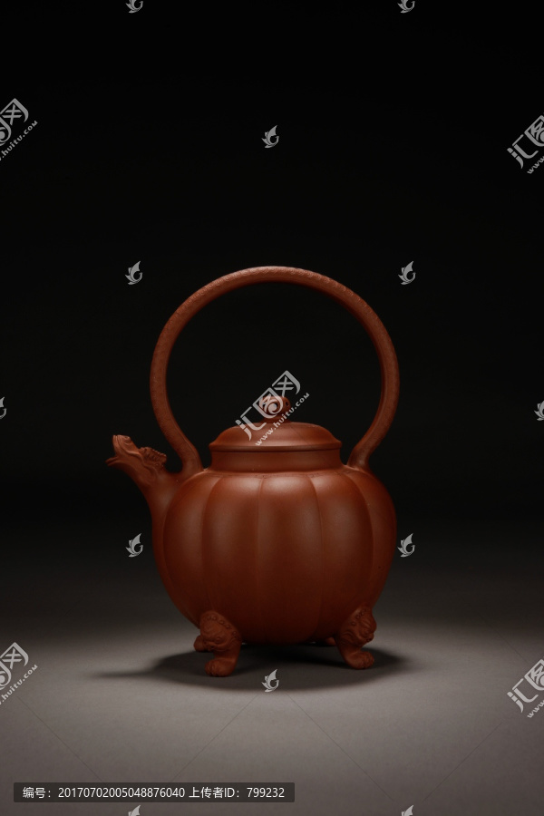 紫砂兽首三足提梁壶