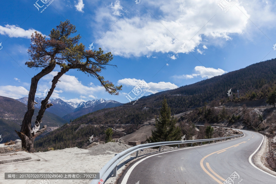 公路远山