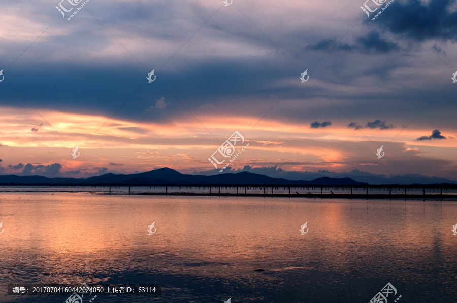 海边彩霞,彩霞满天,天空之城