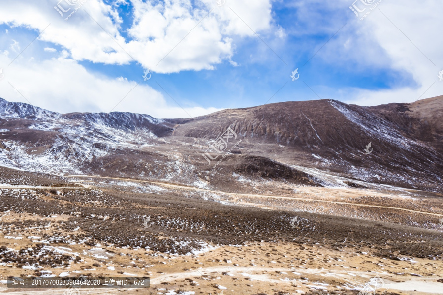 高原冬季山景