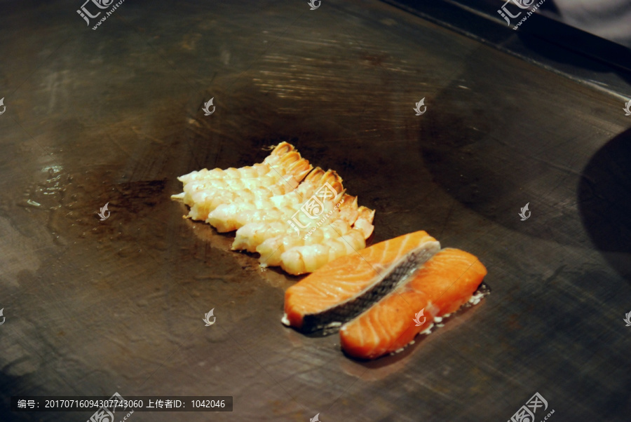 日式铁板烧大虾三文鱼