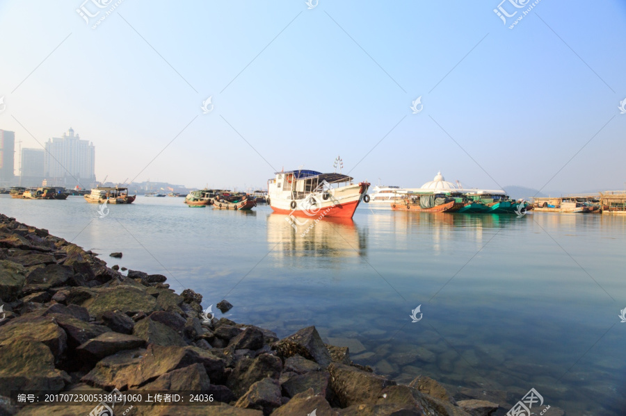 防城港西湾风光,渔船