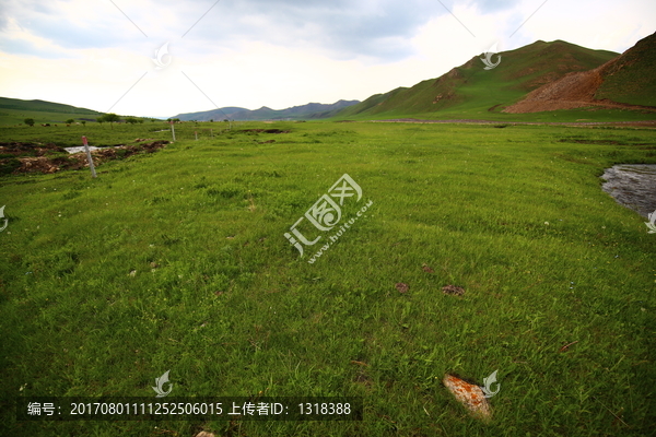 草原远山