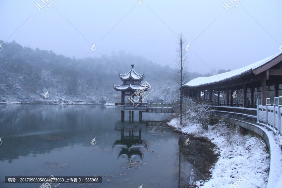 岳麓山穿石坡湖雪景