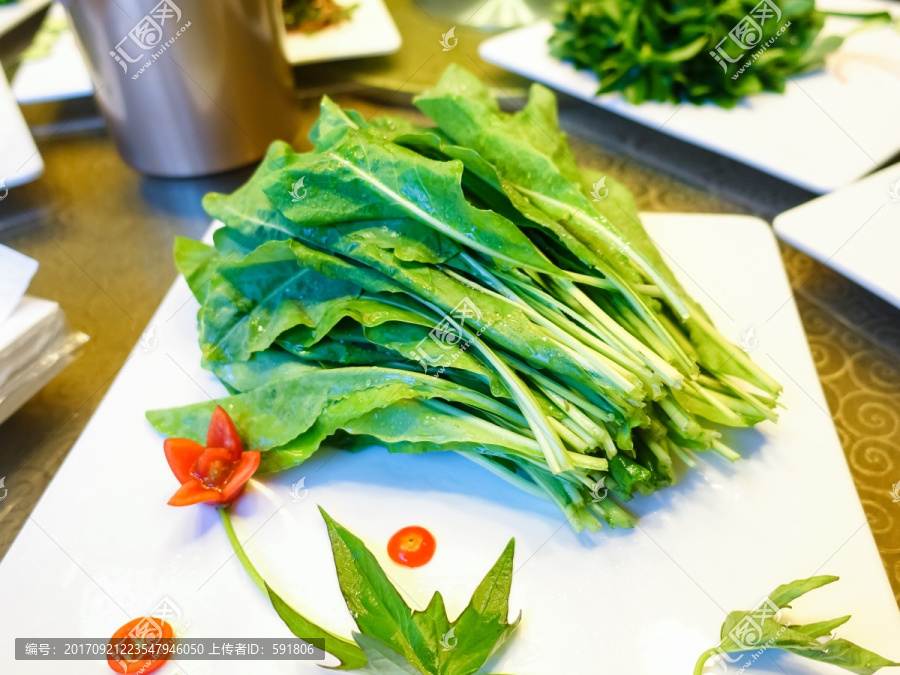 餐桌上的板蓝根菜