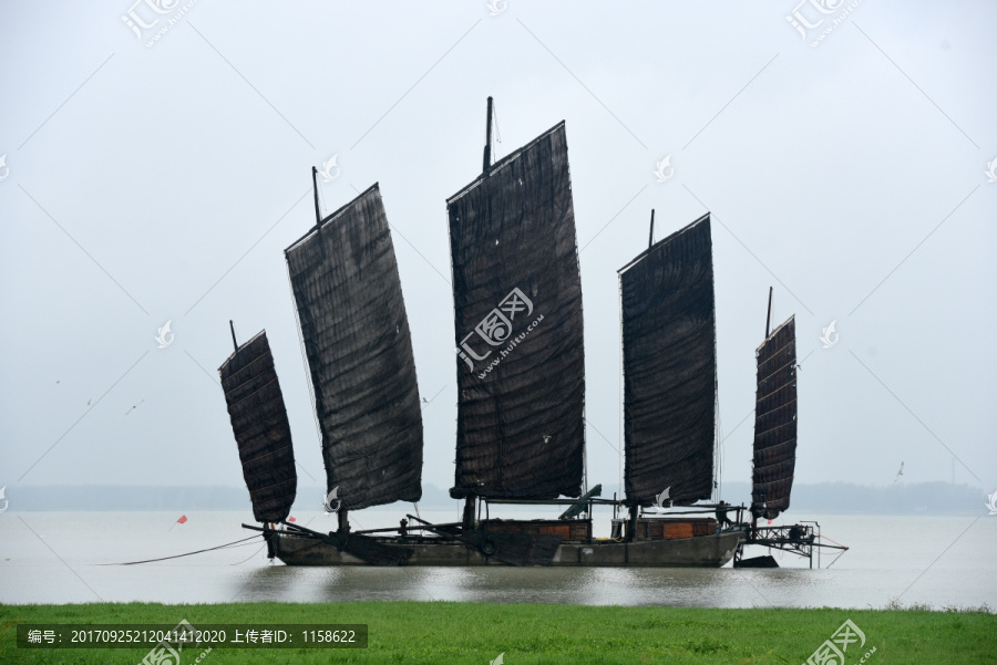 洪泽湖上的五帆船