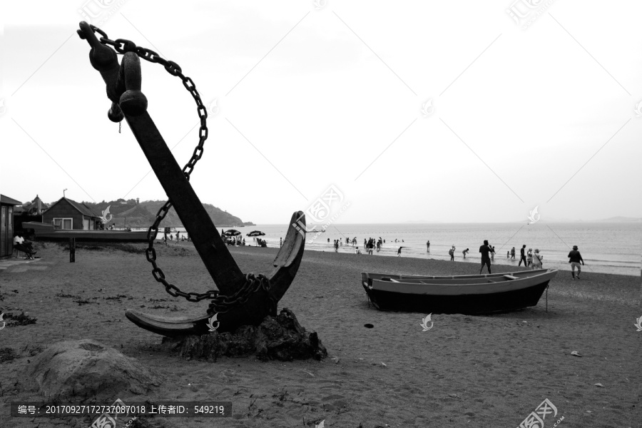 海滩上的船锚
