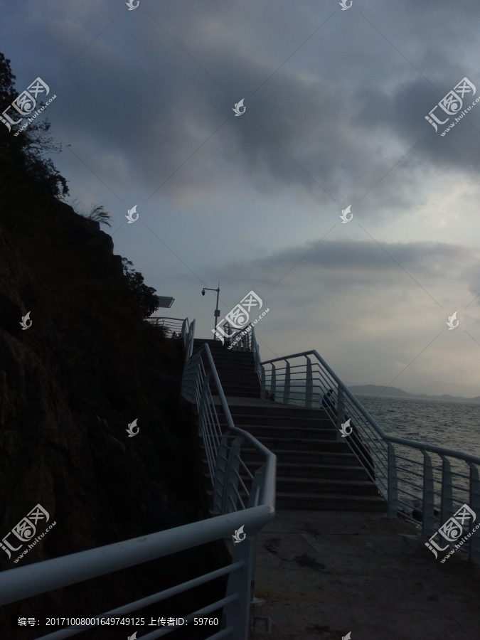 海上暮色风云