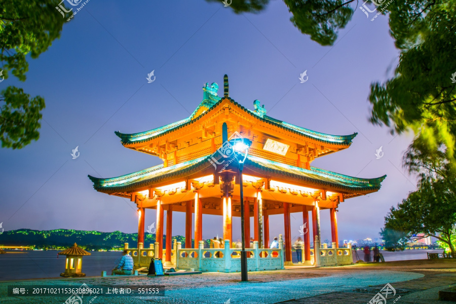 西湖翠光亭夜景