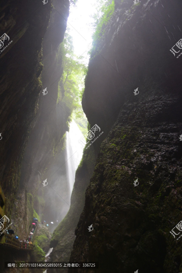 武隆龙水峡地缝,银河飞瀑