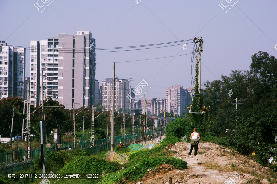 城乡结合部,铁路边