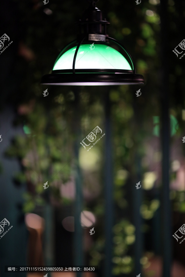 餐馆绿色小吊灯装饰