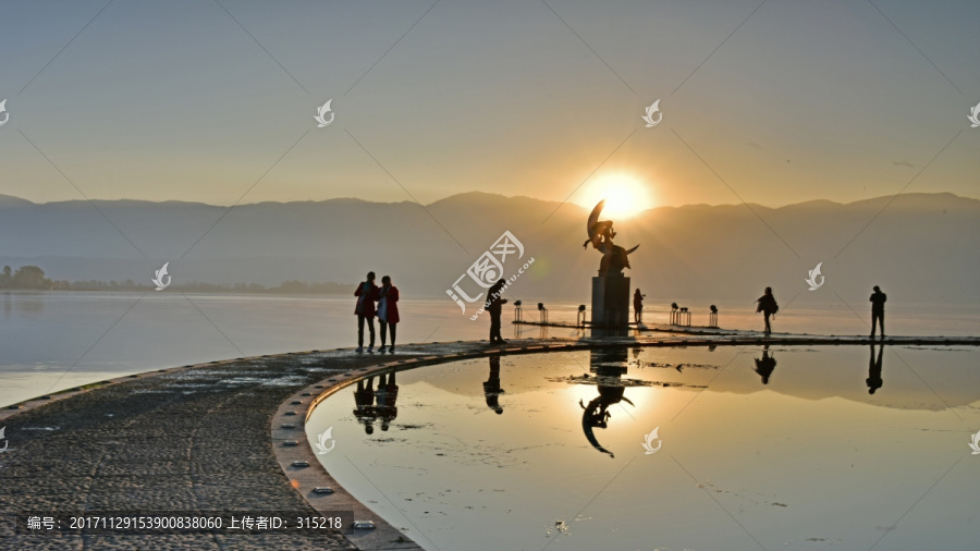 西昌邛海日出