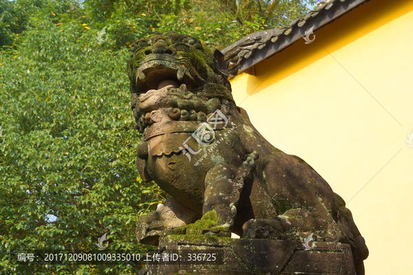 钓鱼城护国寺,石狮雕塑