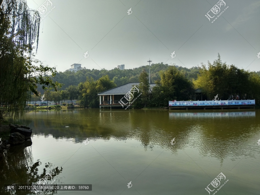 湖畔美景