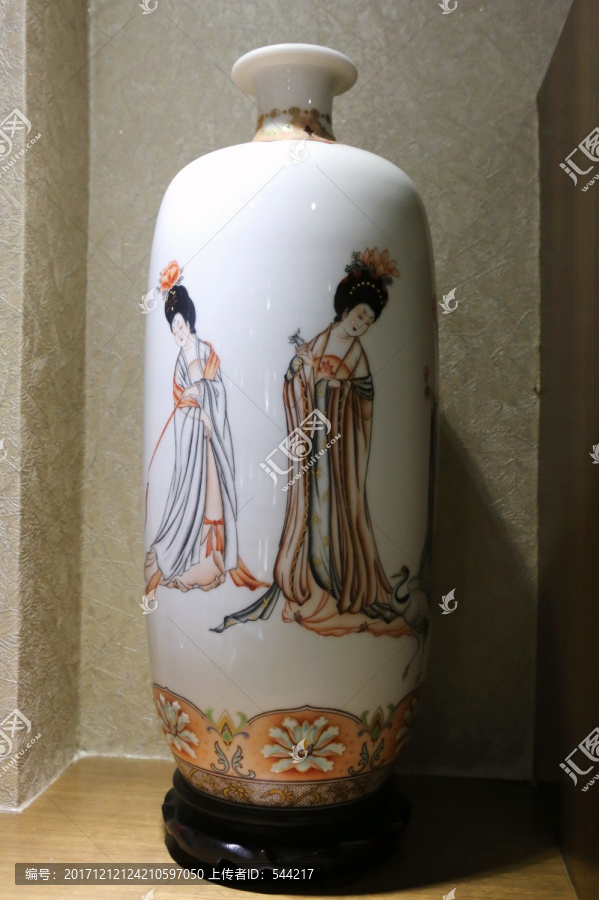 白地古代仕女图案瓷瓶瓶