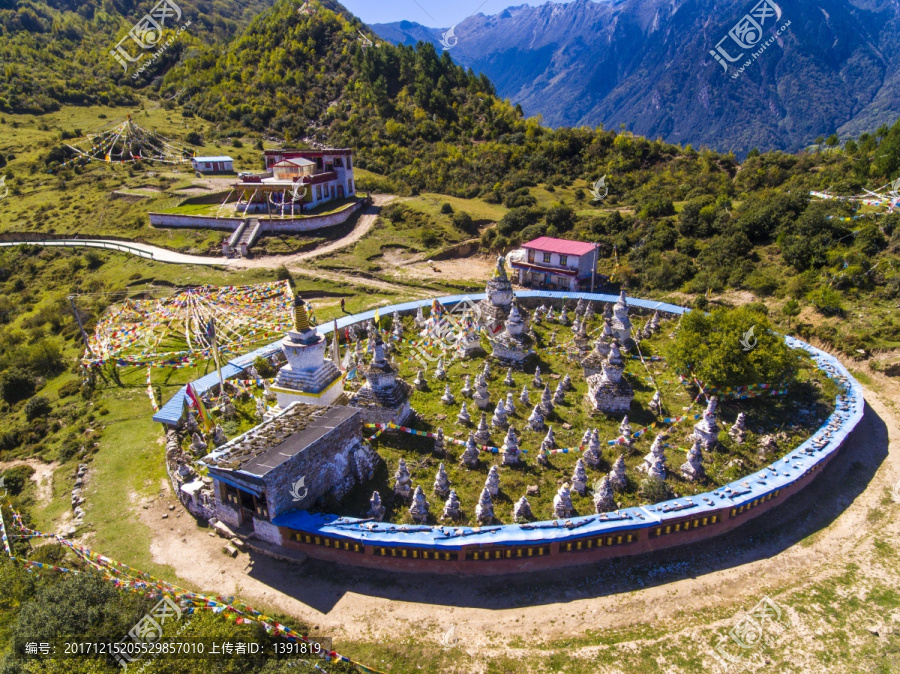 航拍木纳山村108塔