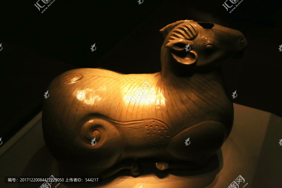 三国吴国青瓷瓷羊形烛台