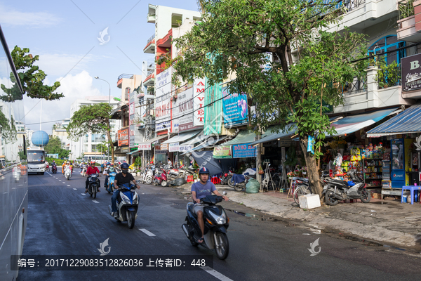 越南街景,街上的行人,骑摩托车