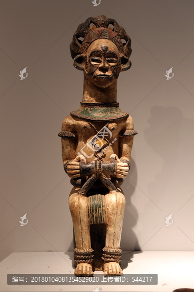 非洲木雕坐姿女人彩雕