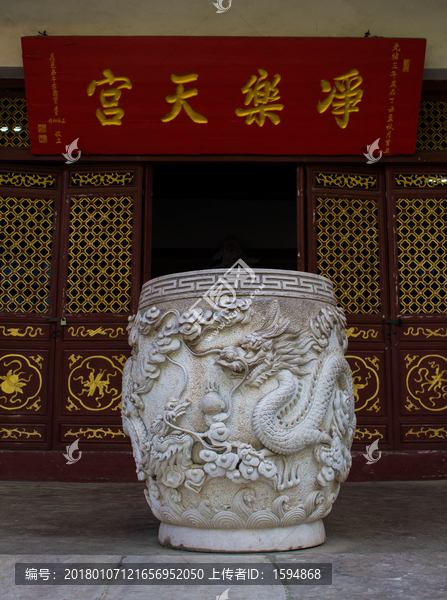 龙纹寺庙石雕