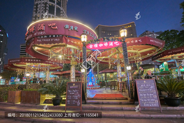 户外咖啡店夜景