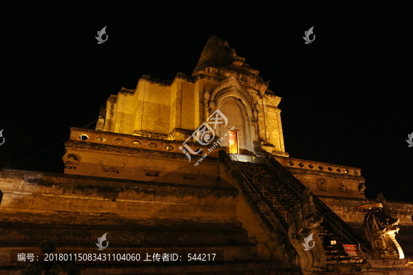 契迪龙寺大佛塔的夜景