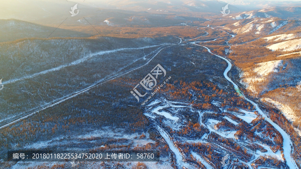 林海雪原河流蜿蜒