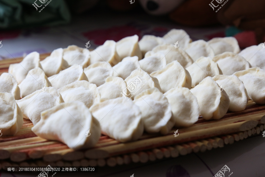 白花花的饺子