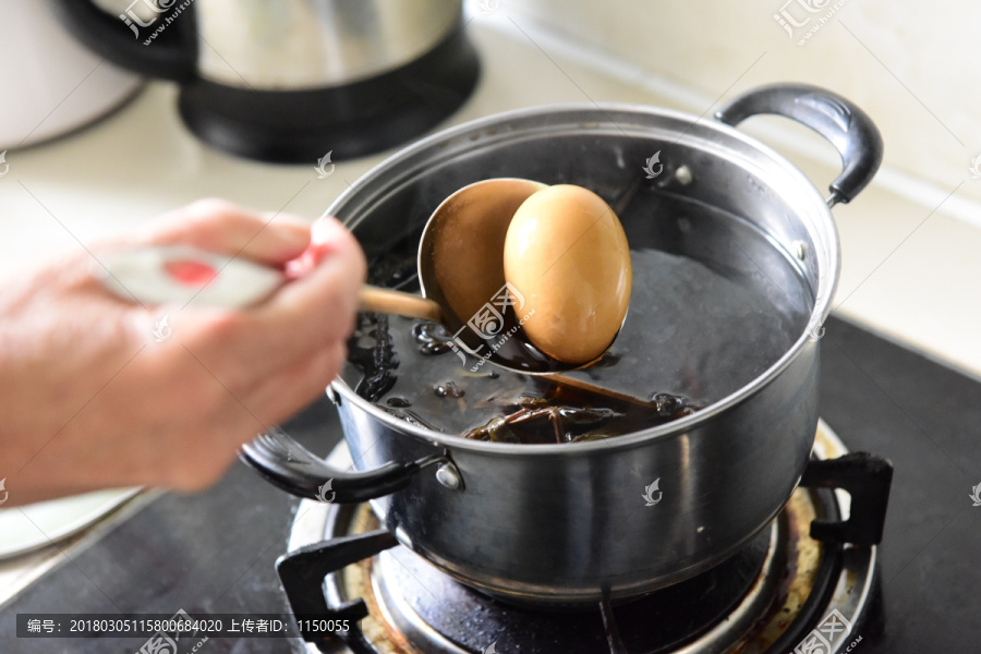 艾蒿煮鸡蛋