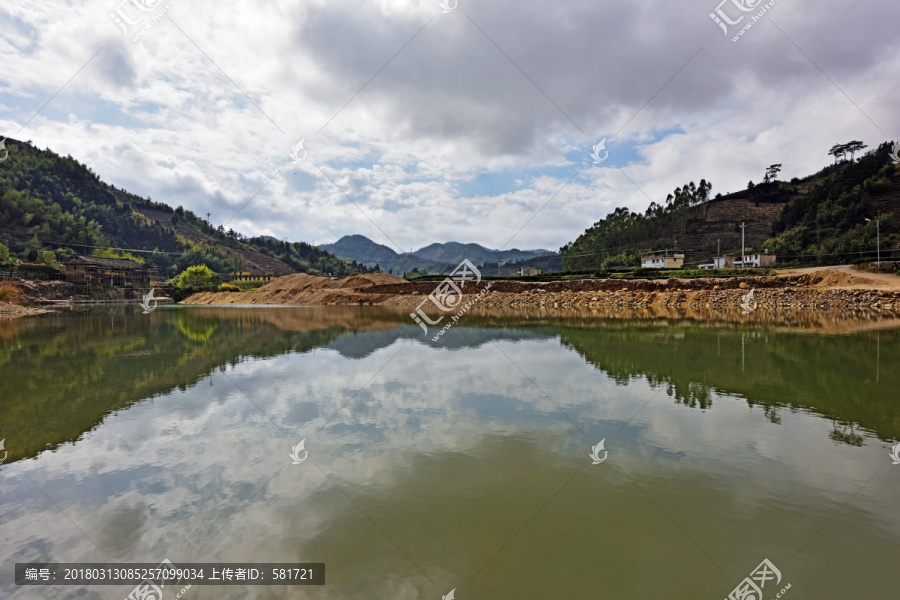 农村河流