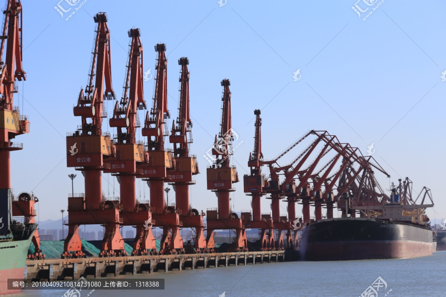 港口码头通用泊位巨轮