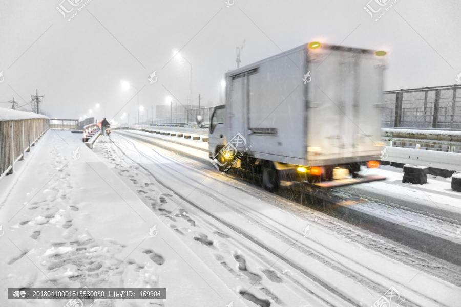 冰雪路面,厢式货车