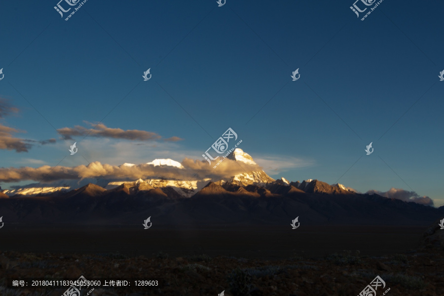 雪山和晚霞