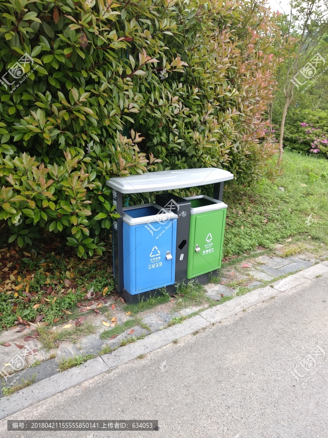 旅游区垃圾桶