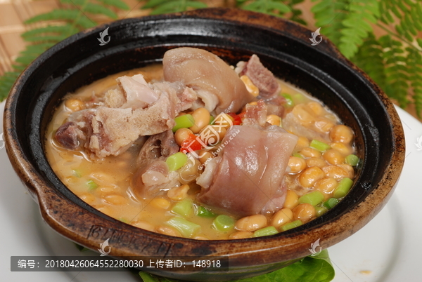 猪蹄炖黄豆