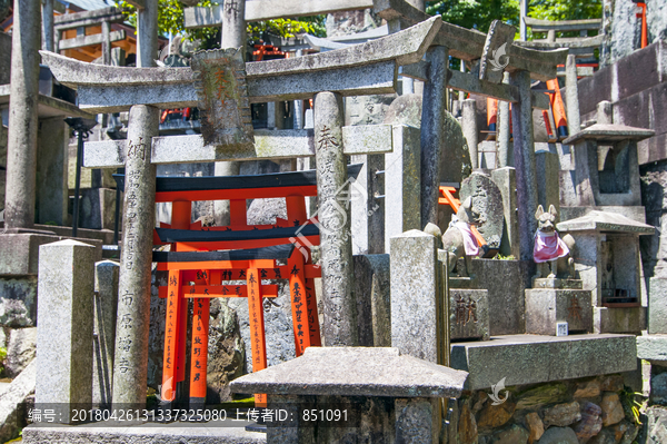 日本伏见稻荷神社小山神社