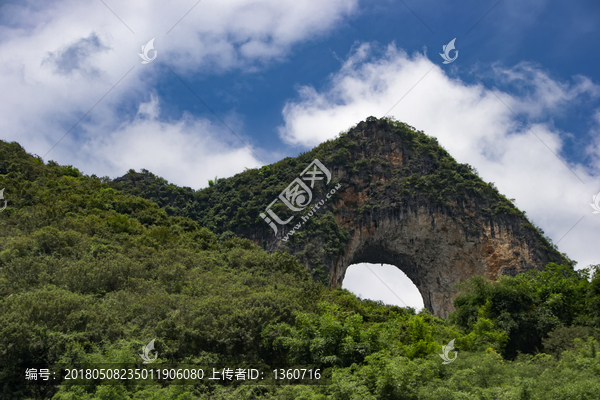 阳朔月亮山