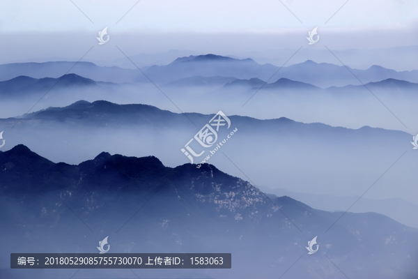 泰山云海,水墨群山