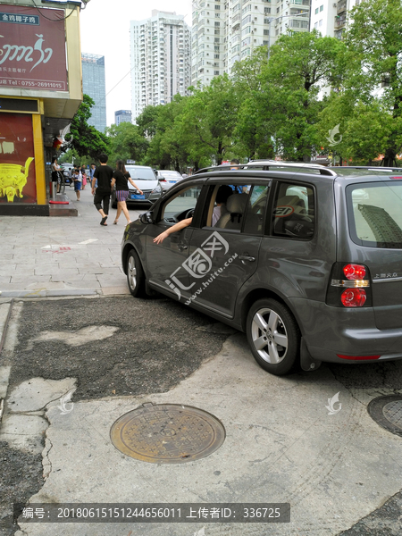 深圳街景,深圳南山,街道停车