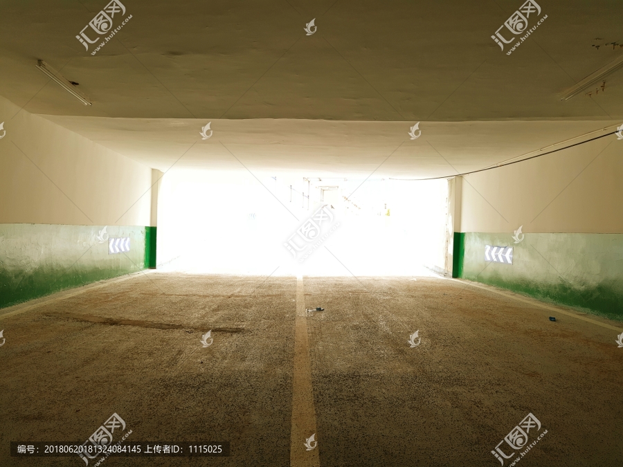 地下停车场出入口