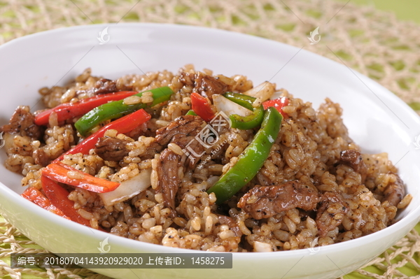 黑椒牛肉炒饭