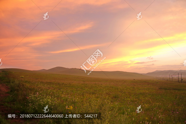 乌兰布统草原五彩晚霞