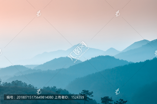 水墨群山