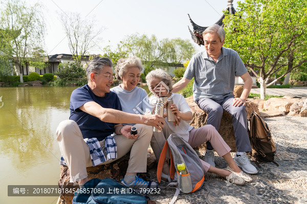 老年夫妻旅游