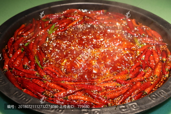 重庆渝跃龙门火锅加盟实拍锅底
