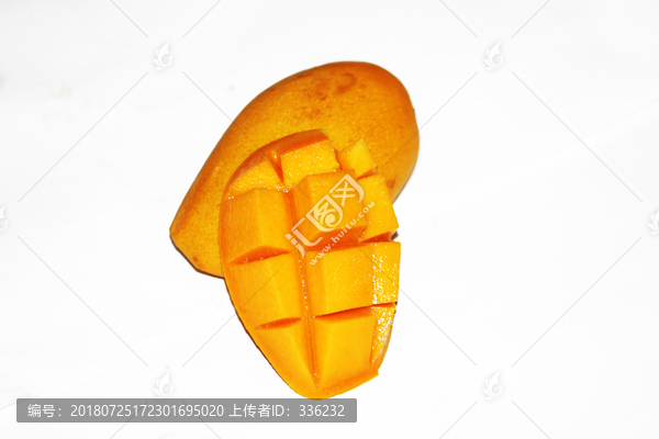 白色背景上的芒果