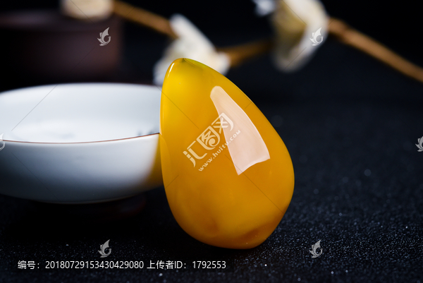 蜜蜡佩饰