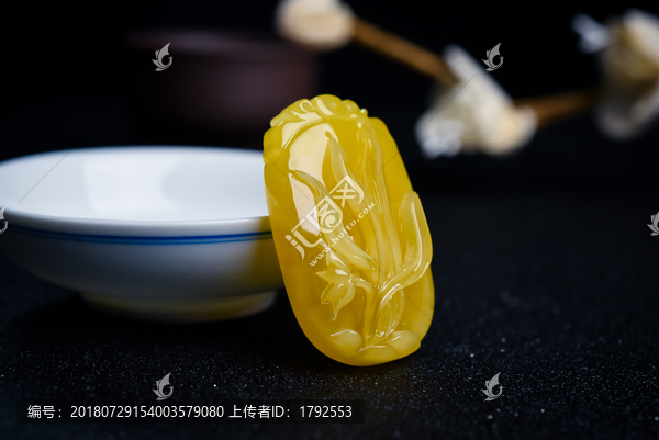 蜜蜡吊坠